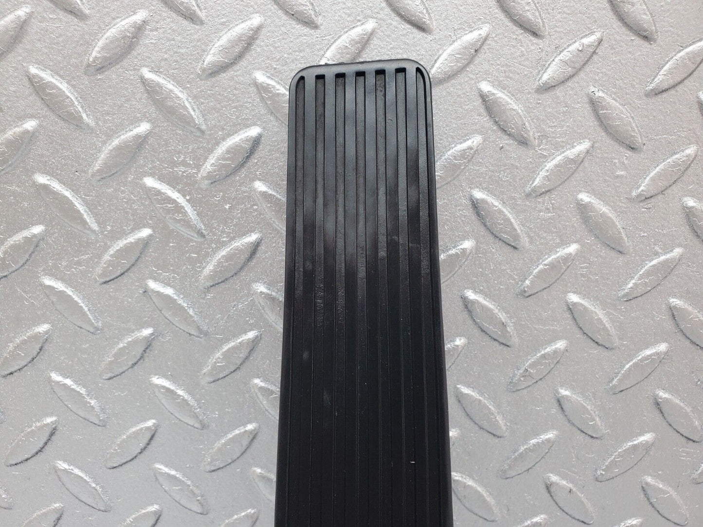 45779 Mercedes-Benz W126 420SE Accelerator Pedal With Rubber 1233010082 1263000504