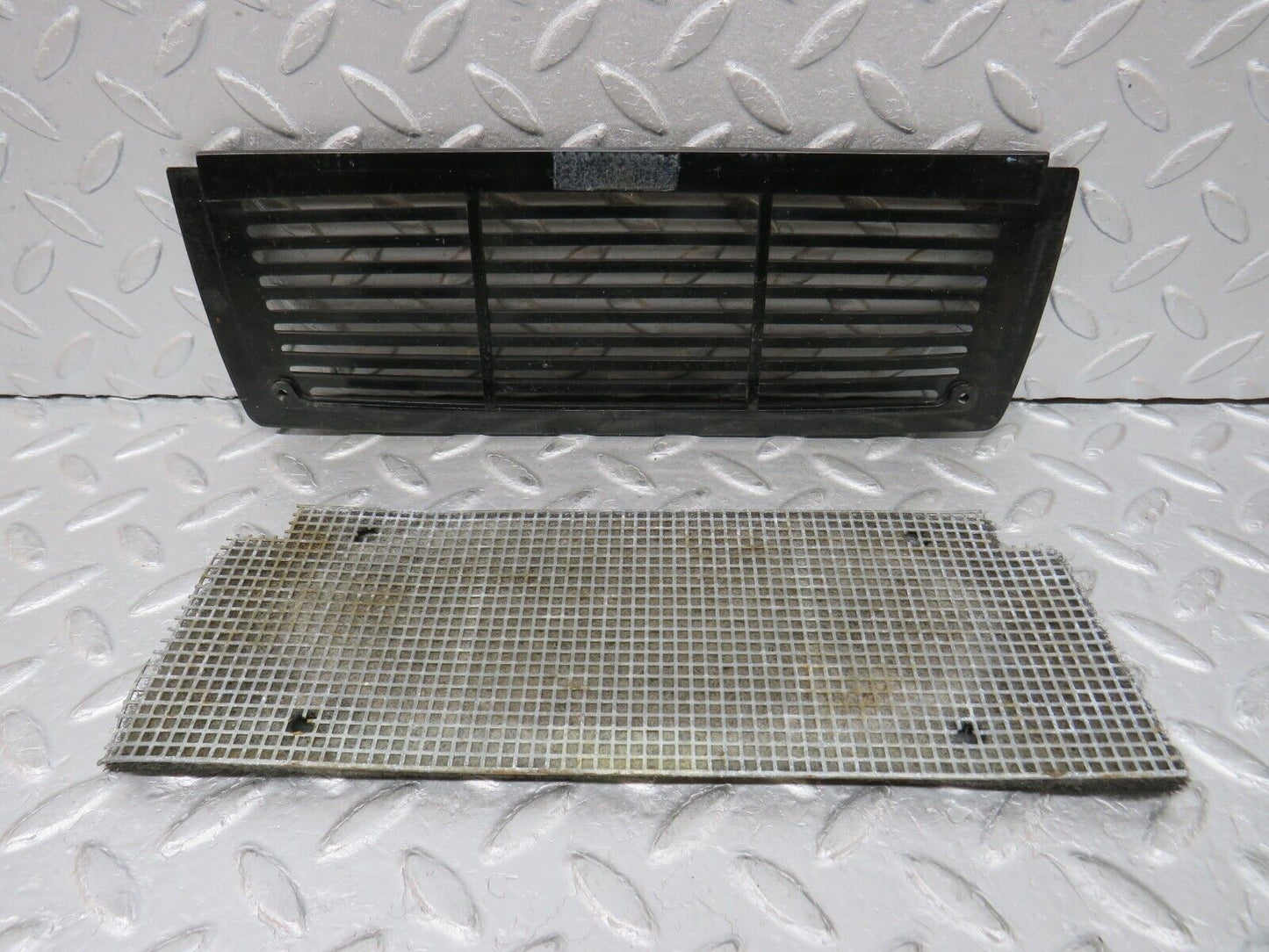 37489 Mercedes-Benz W109 300SEL Dashboard Speaker Cover