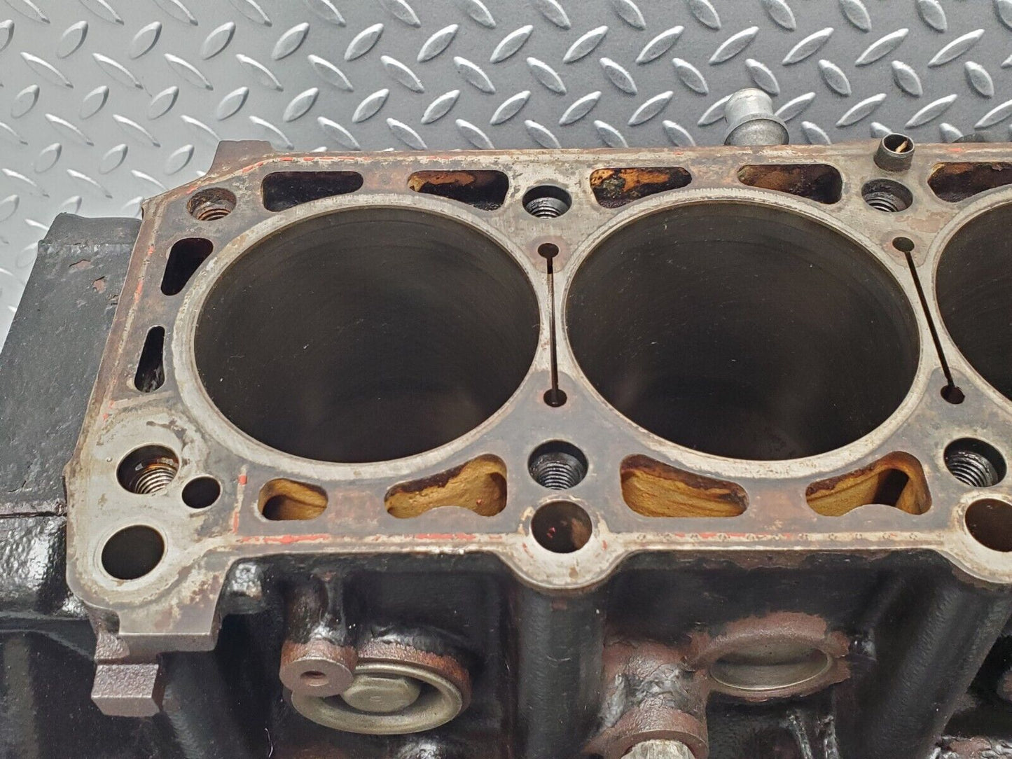 46315 Mercedes-Benz W124 280E Engine Block 104.942 1040111201