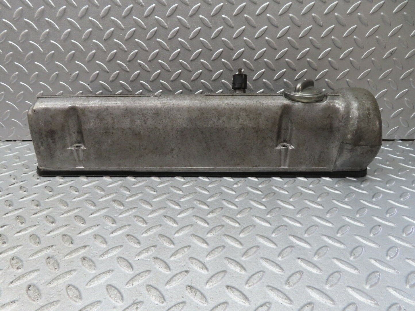 17756 Mercedes-Benz W116 450SEL Cylinder Head Valve Cover Right Side