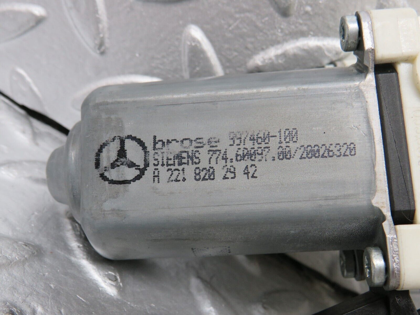 35163 Mercedes-Benz W221 Rear Left Window Regulator Motor 2218202942