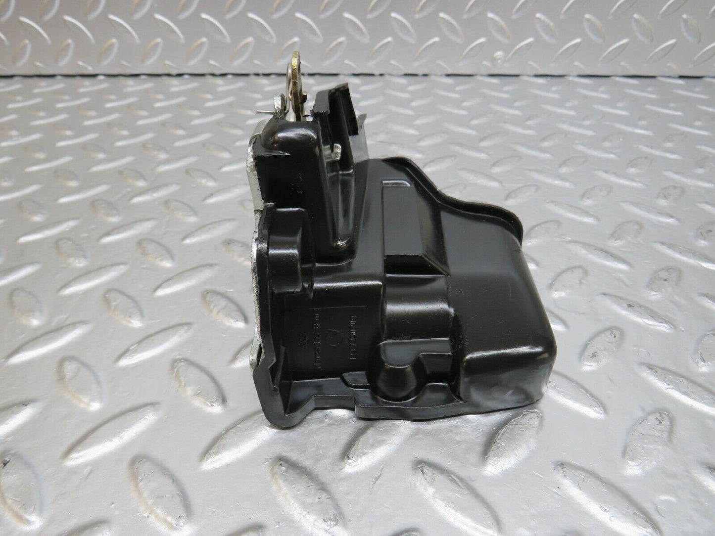 25457 Mercedes-Benz W123 200 Front Right Door Lock Mechanism 1237230208