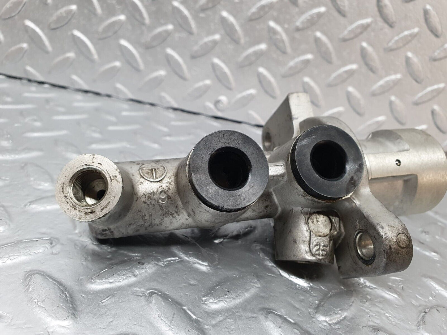 42314 Mercedes-Benz R129 320SL Coupe Brake Master Cylinder Lucas