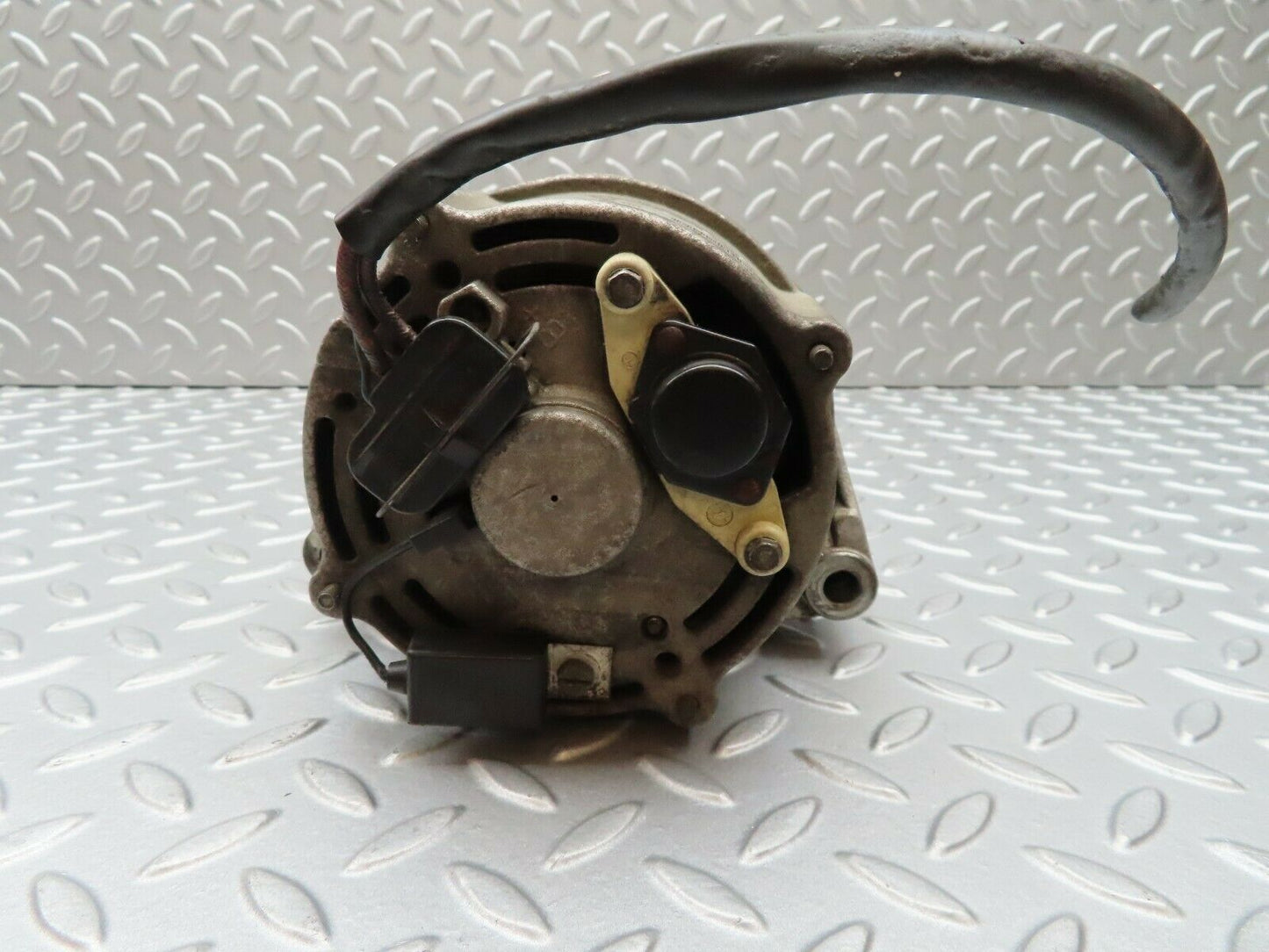 3915 Mercedes-Benz S123 200T Wagon Alternator 0120489918