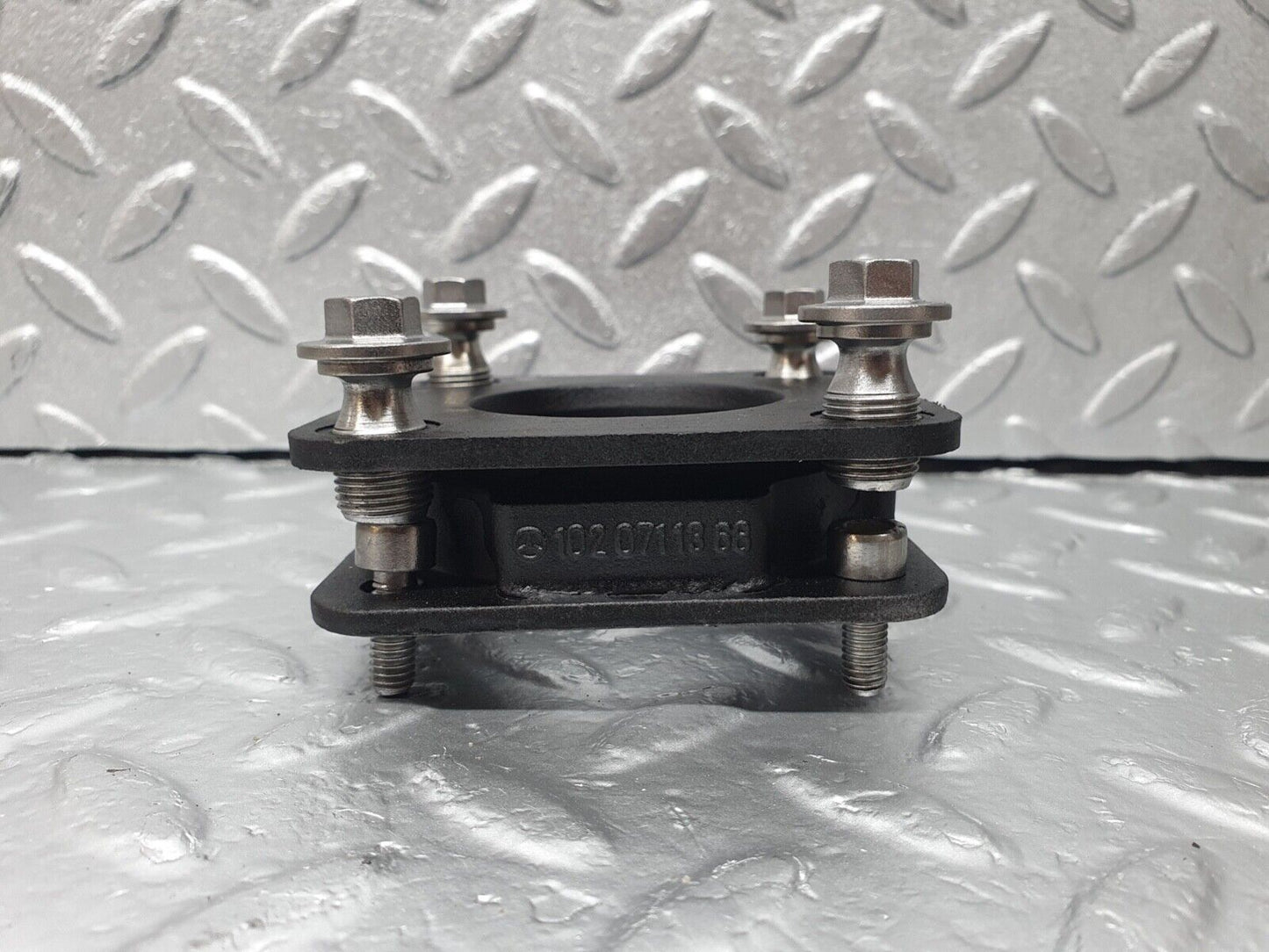 42982 Mercedes-Benz W201 190 Carburettor Mounting Flange 1020711368