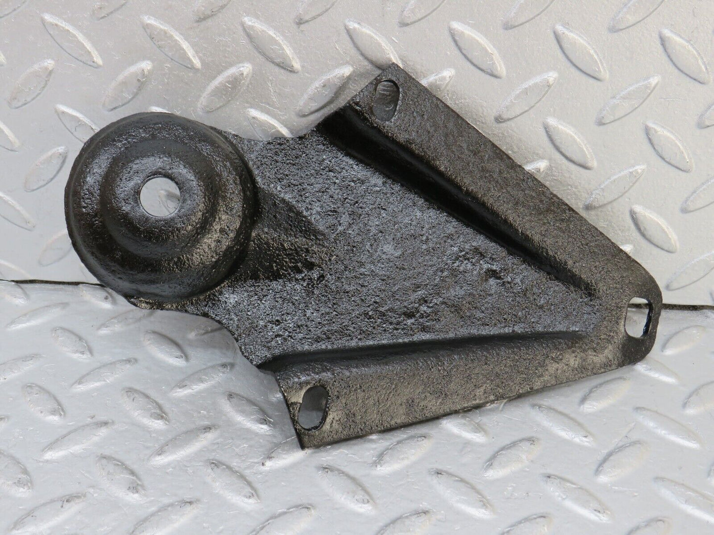 35786 Mercedes-Benz W108 Rear Suspension Axle Mounting Bracket