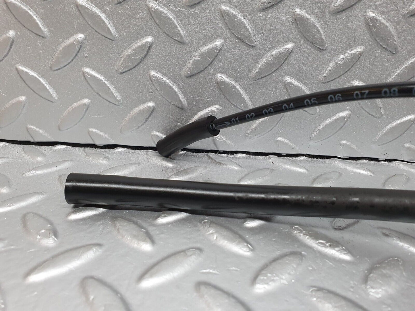 41110 Mercedes-Benz W126 300SE Fuel Vapor Hose Pipe 2014710781