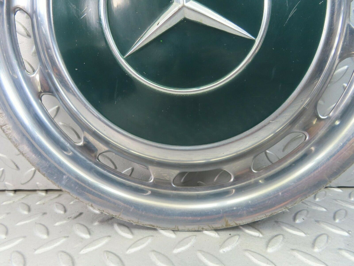 8420 Mercedes-Benz Vintage Wheel Trim Hub Cap 14