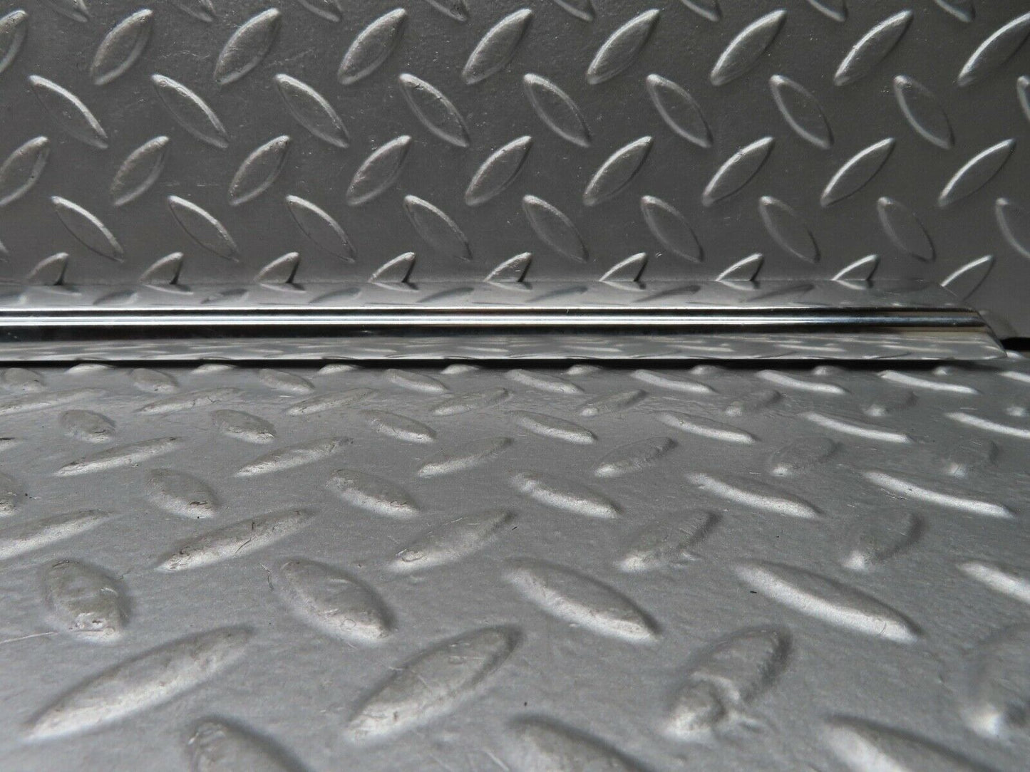 20471 Mercedes-Benz W114 280CE Coupe Right Door Chrome Moulding Trim
