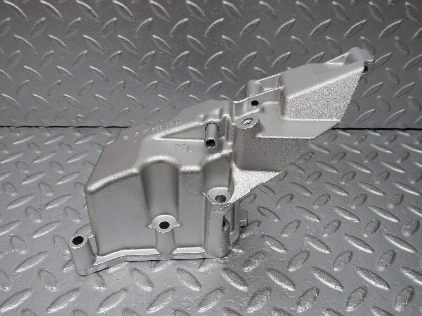33537 Mercedes-Benz W202 C180 Engine Mount Gearbox Bracket 1112360330