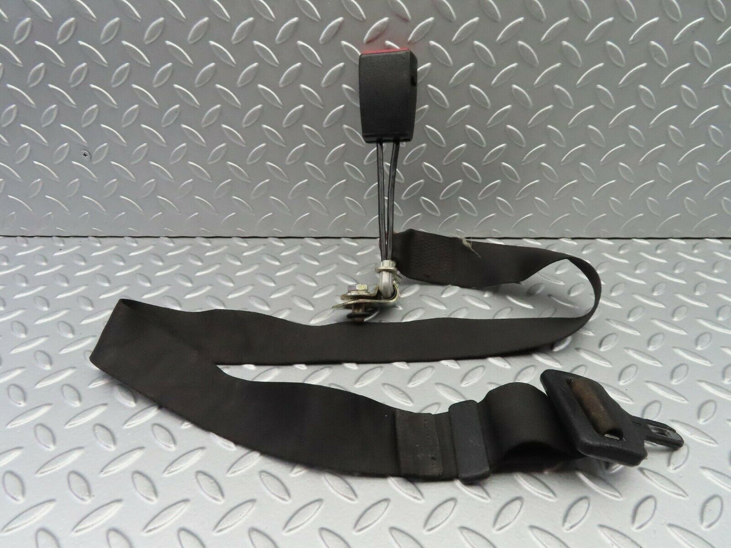6778 Mercedes-Benz S124 E220 Wagon Rear Middle Seat Belt Assembly Buckle