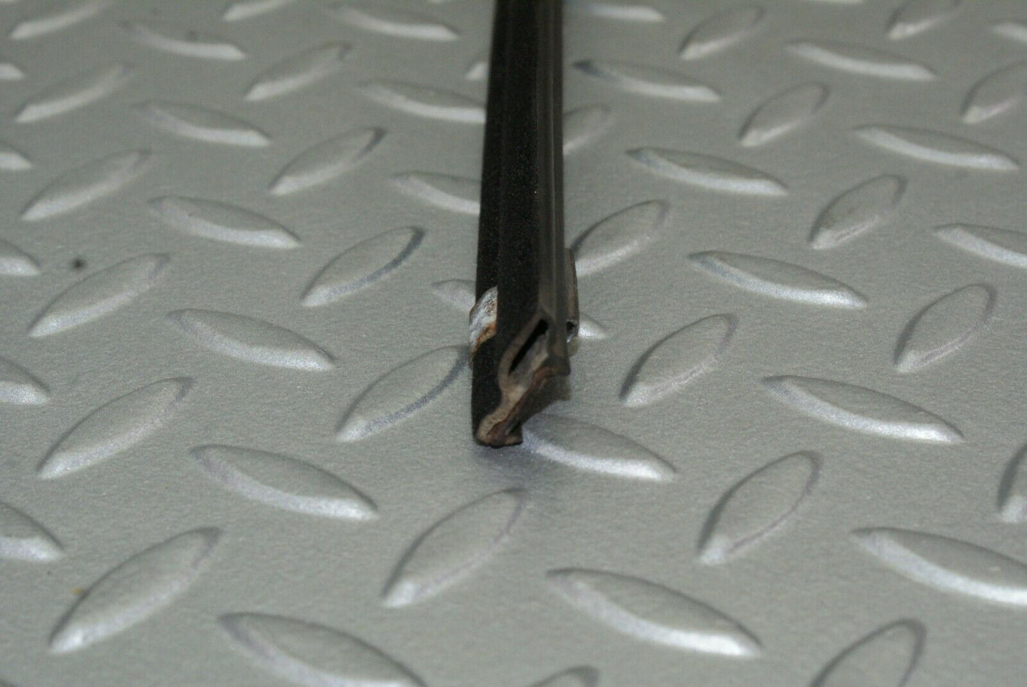 2649 Mercedes-Benz W116 350SE Glass Seal Trim Rubber Rear Left