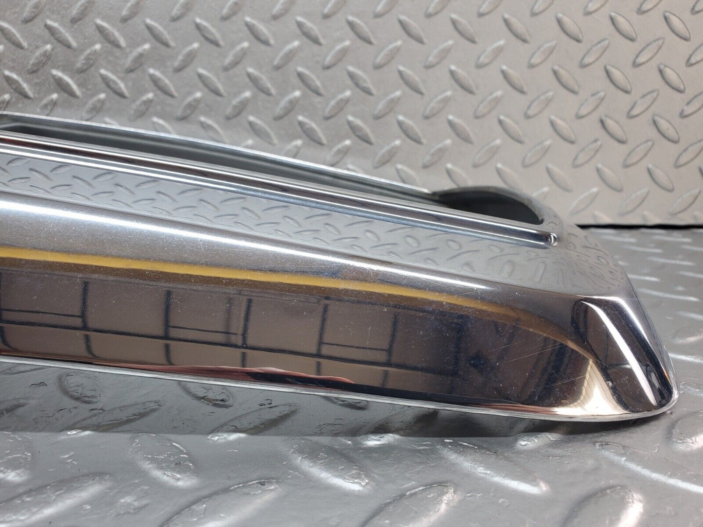 45724 Mercedes-Benz W126 420SE Bonnet Grill Chrome Frame