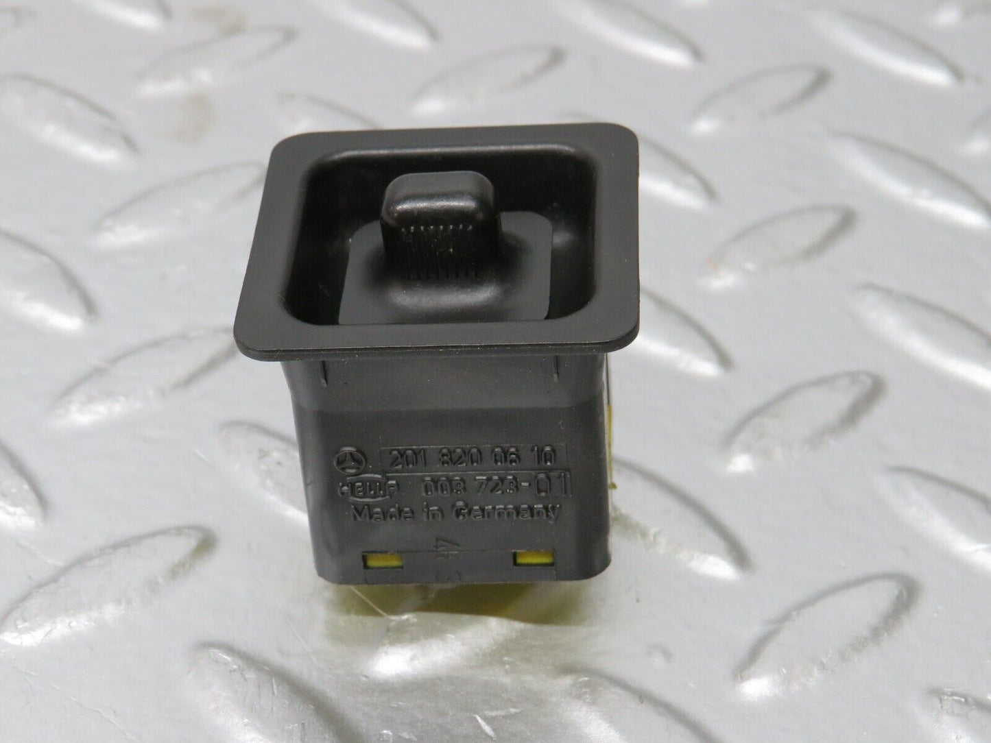 32207 Mercedes-Benz W123 230E Mirror Control Switch 2018200610