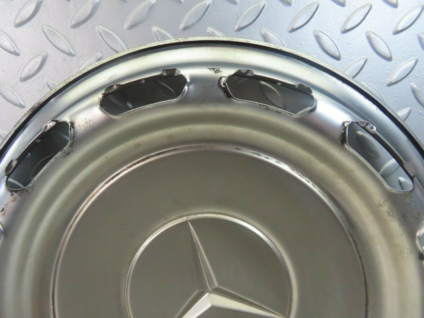 8408 Mercedes-Benz Vintage Wheel Trim Hub Cap 14