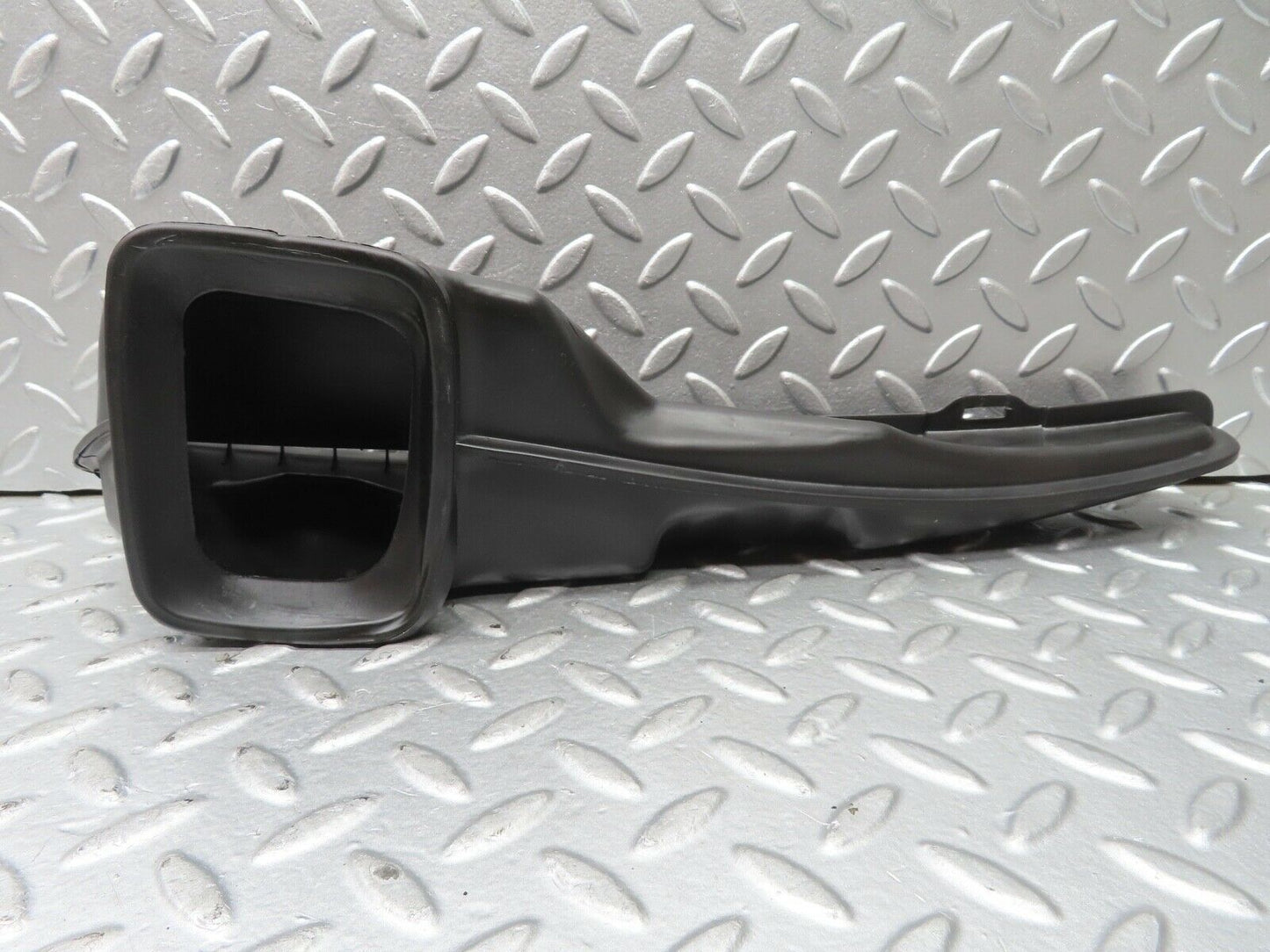 21658 Mercedes-Benz W126 300SE Dashboard Air Vent Duct Pair 1268300119