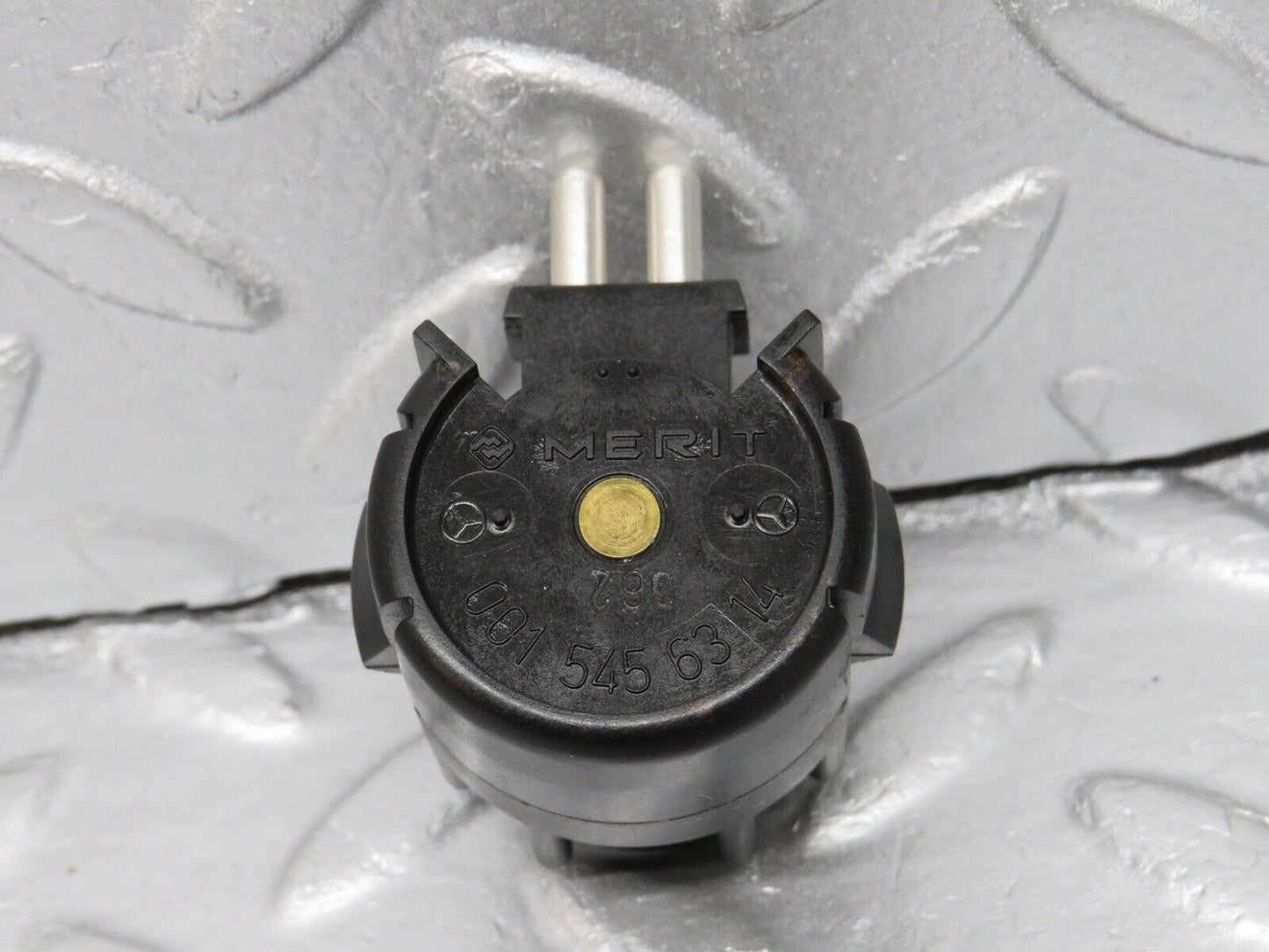 40683 Mercedes-Benz W123 300D Kick Down Switch 0015456314