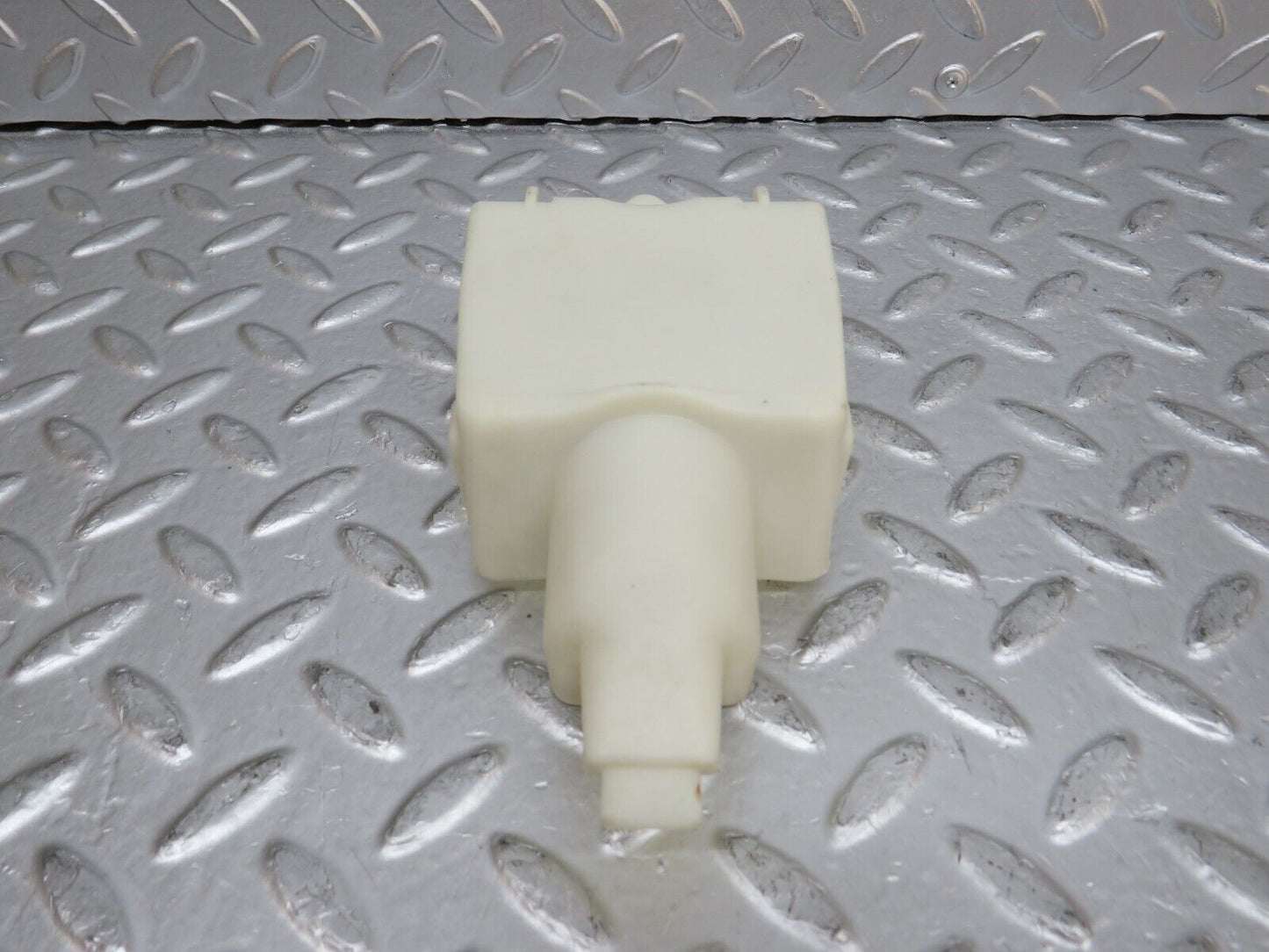 29337 Mercedes-Benz W124 230E Rear Door Lock Vacuum Actuator Cover 1248050590