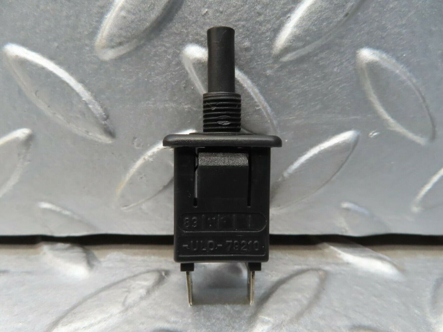 15495 Mercedes-Benz W123 230E Glove Box Light Switch 0008213252