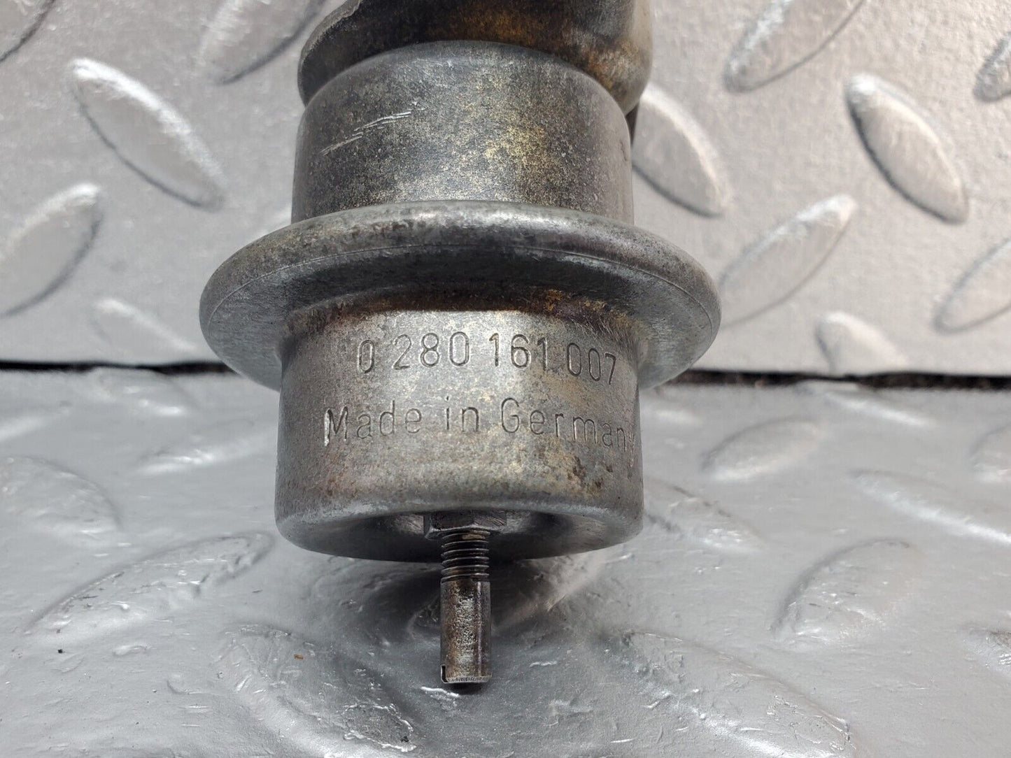 45409 Mercedes-Benz 280E M110.983 Fuel Pressure Regulator Bosch 0280161007