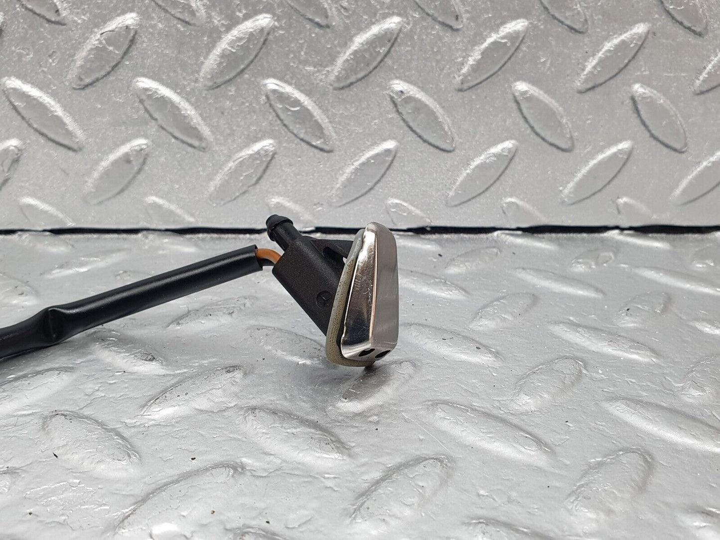 43570 Mercedes-Benz C126 380SEC Coupe Windscreen Washer Nozzle