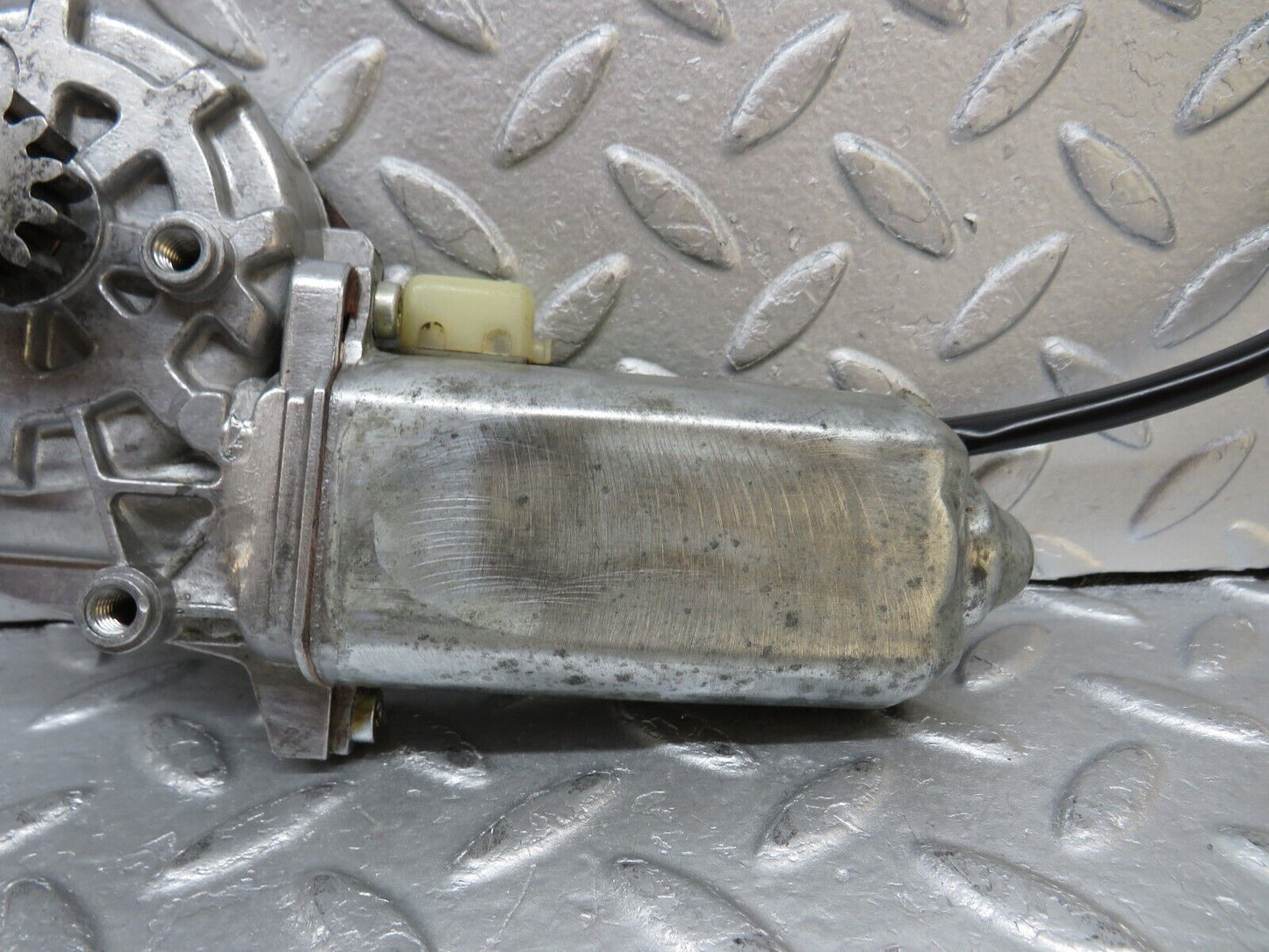 37018 Mercedes-Benz C126 420SEC Coupe Rear Left Window Regulator Motor 0130821065