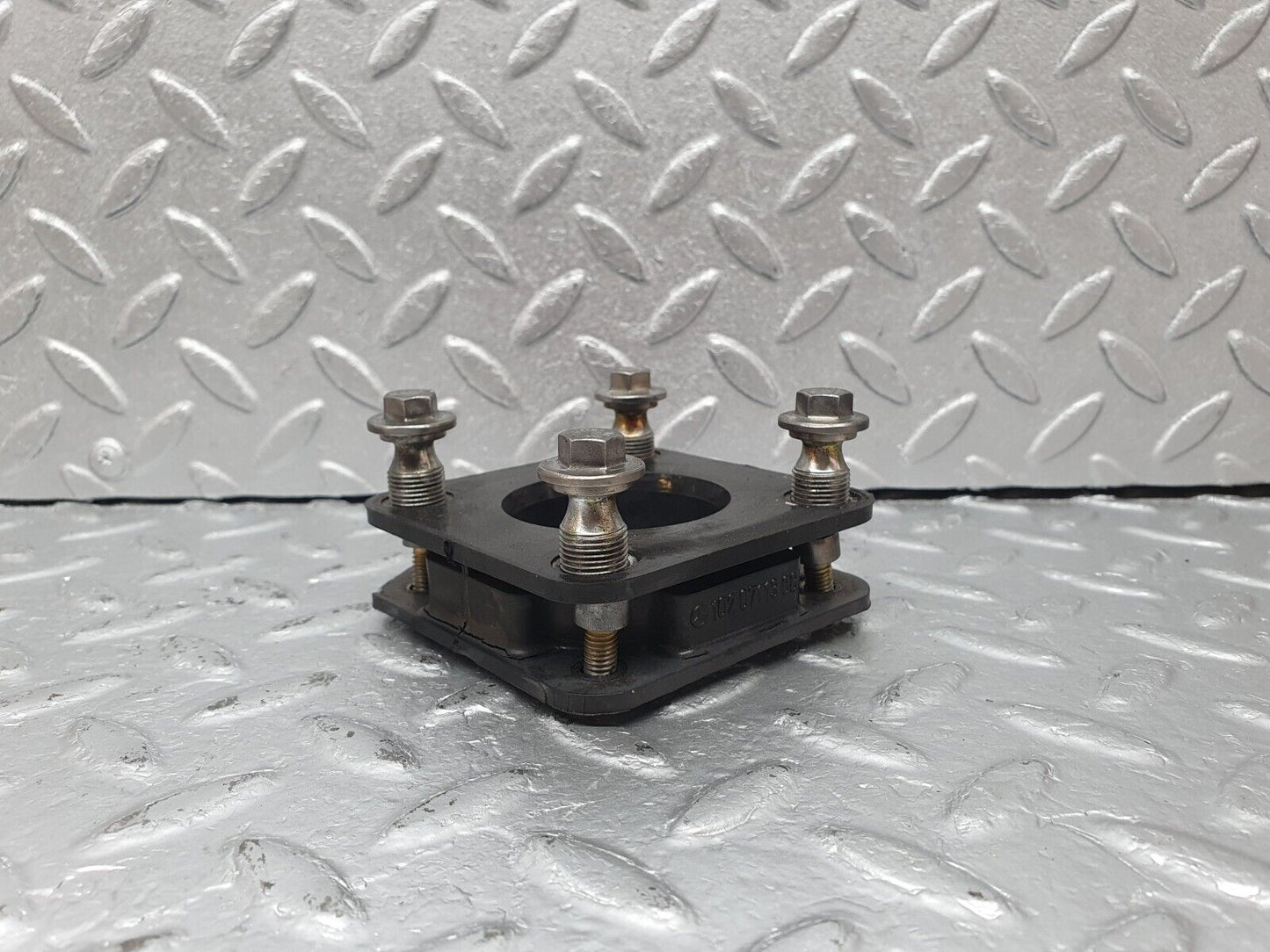 41606 Mercedes-Benz W124 200E Carburettor Mounting Flange 1020711368