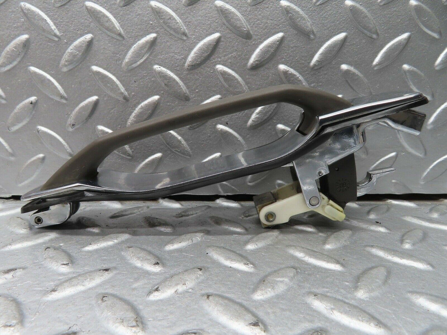 21541 Mercedes-Benz W126 300SE Rear Exterior Door Handle 1267608159