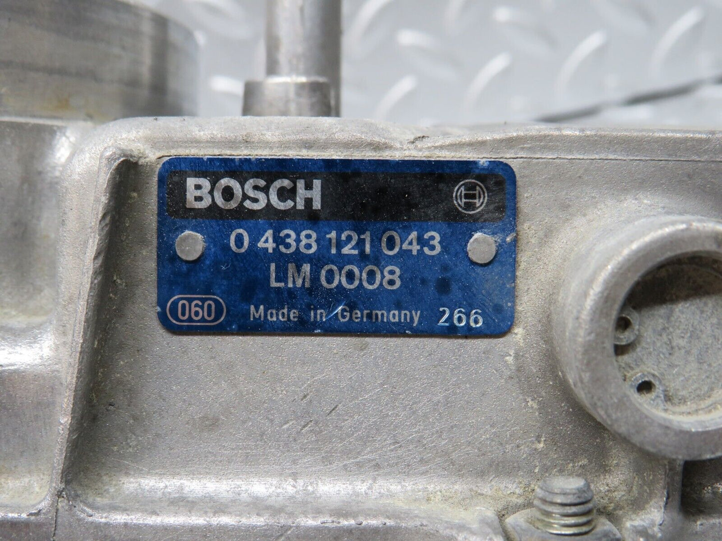 30458 Mercedes-Benz W124 230E Air Flow Mass Meter Sensor Bosch 0438121043