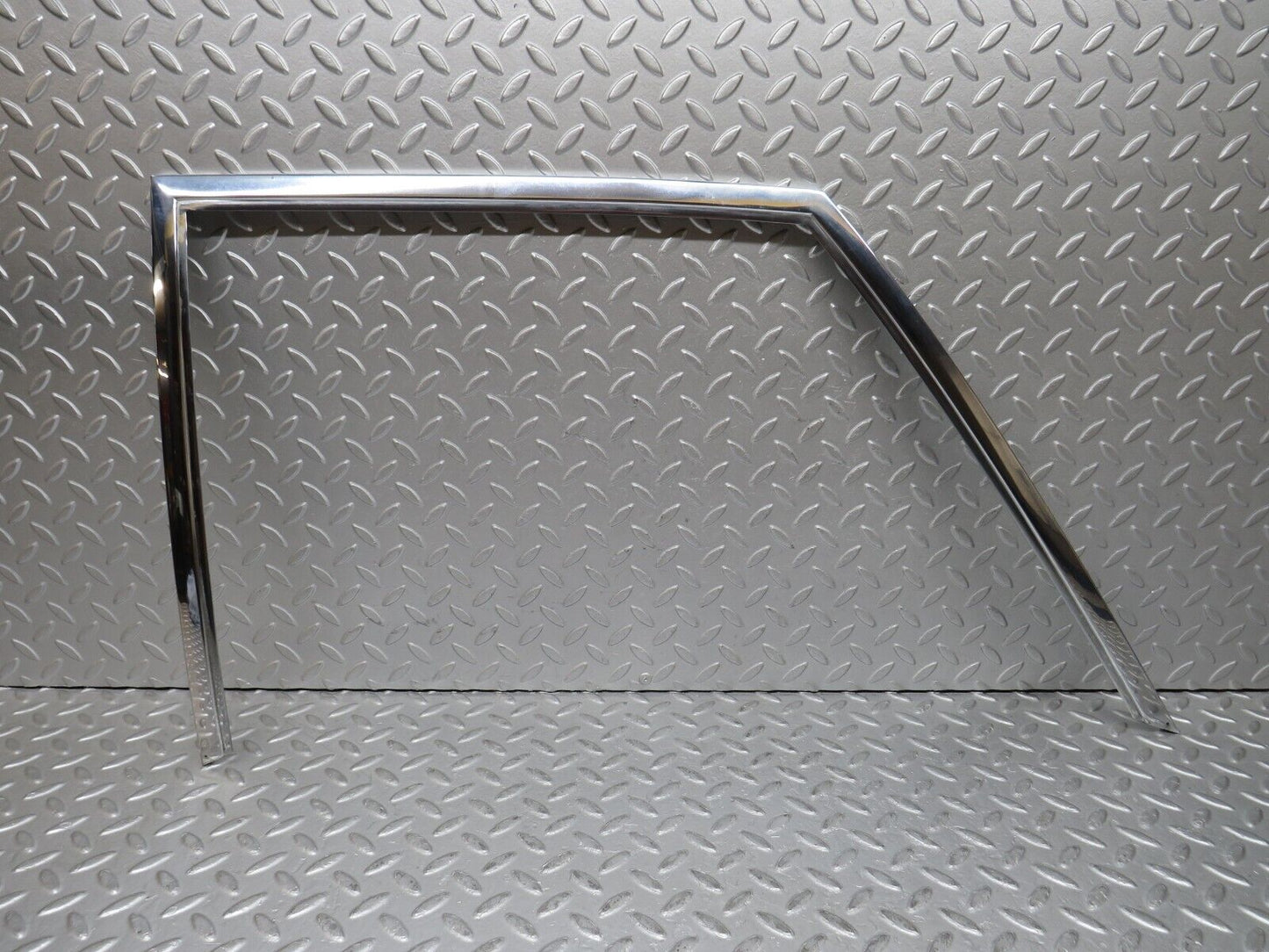 37316 Mercedes-Benz W109 300SEL Front Right Door Chrome Window Frame