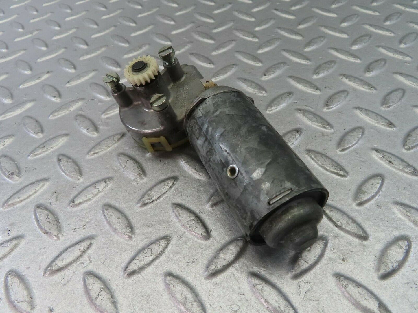 9246 Mercedes-Benz C124 300CE Coupe Seat Belt Motor Left 0390206695