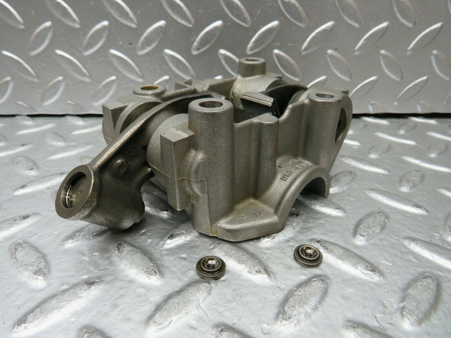 23070 Mercedes-Benz C123 230CE Coupe Rocker Arms Camshaft Bearing Block 1020510110