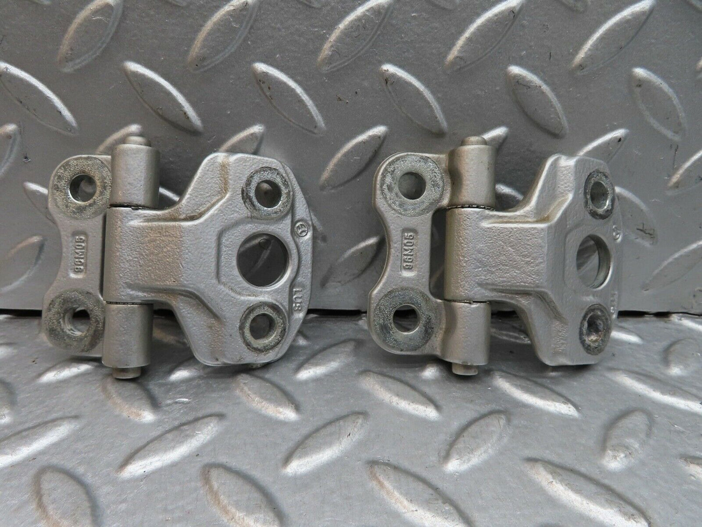 19342 Mercedes-Benz C140 CL420 Coupe Left Door Hinges Pair