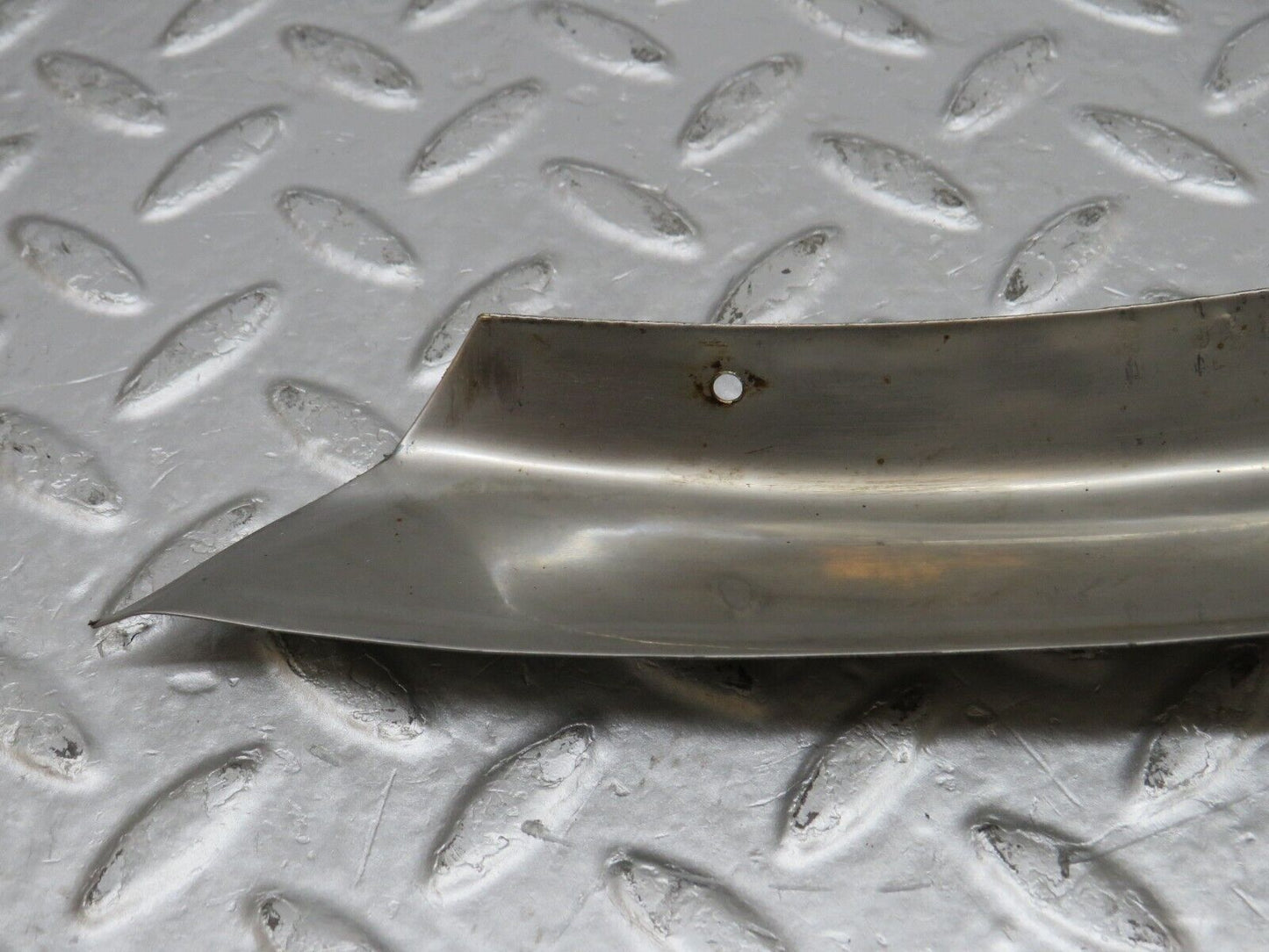 36291 Mercedes-Benz W126 420SE Rear Left Chrome Wheel Arch Trim