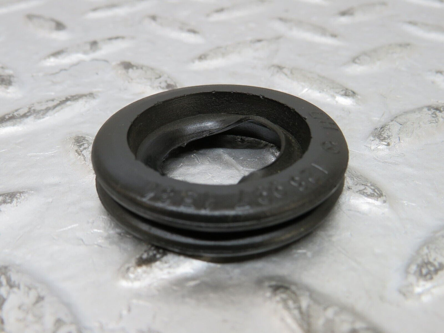 26523 Mercedes-Benz C124 220CE Coupe Heater Hose Rubber 1269971581