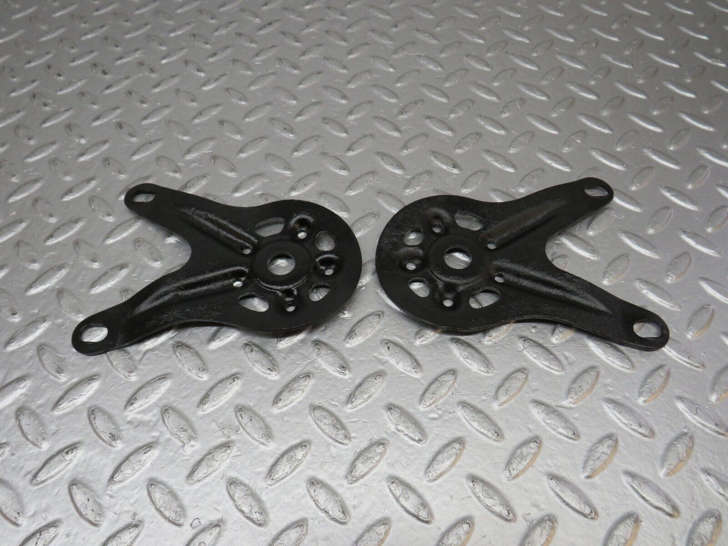 39931 Mercedes-Benz R107 350SL Coupe Rear Suspension Axle Mounting Bracket