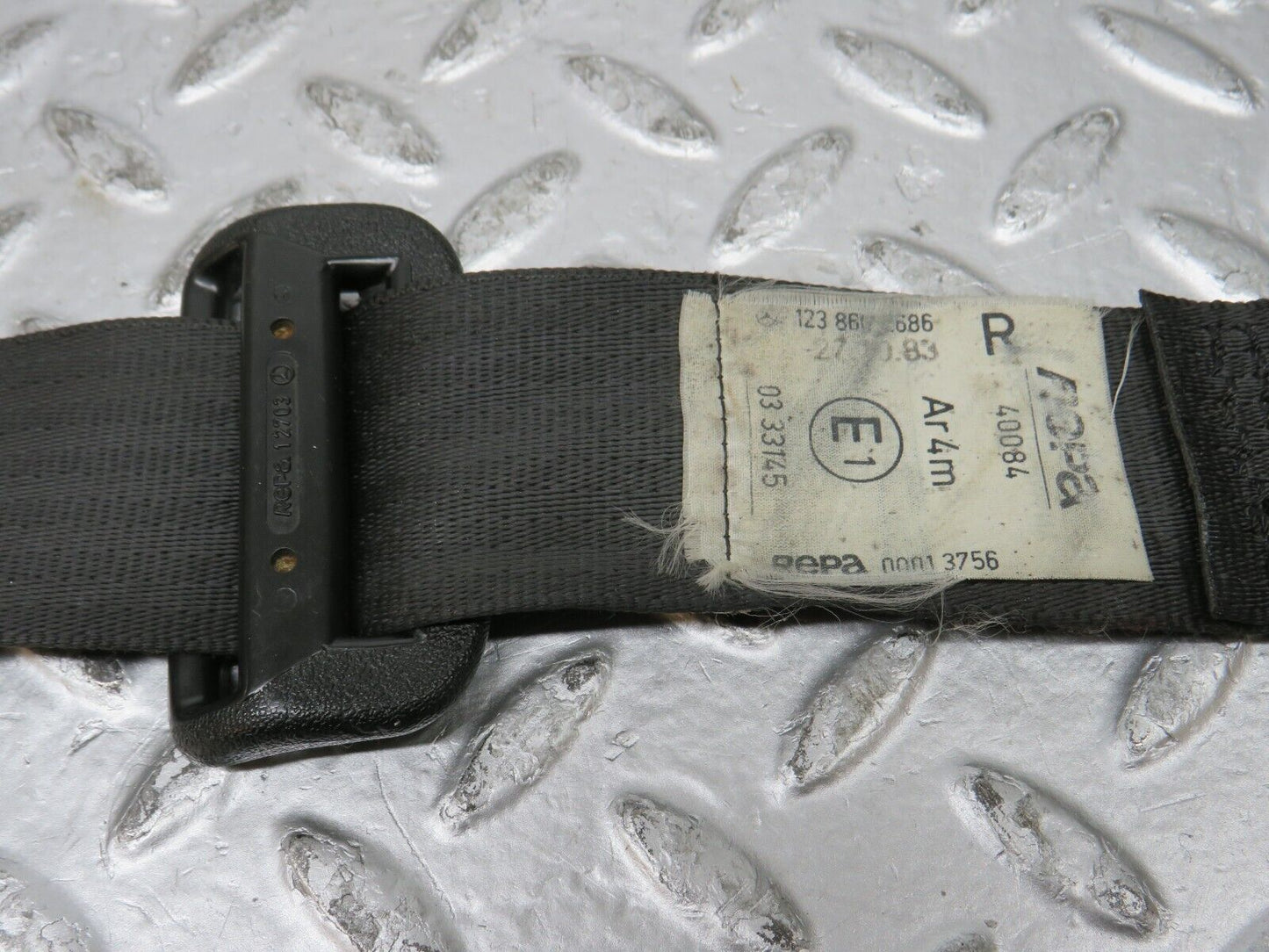 32088 Mercedes-Benz W123 230E Front Right Seat Belt & Buckle 1238602686