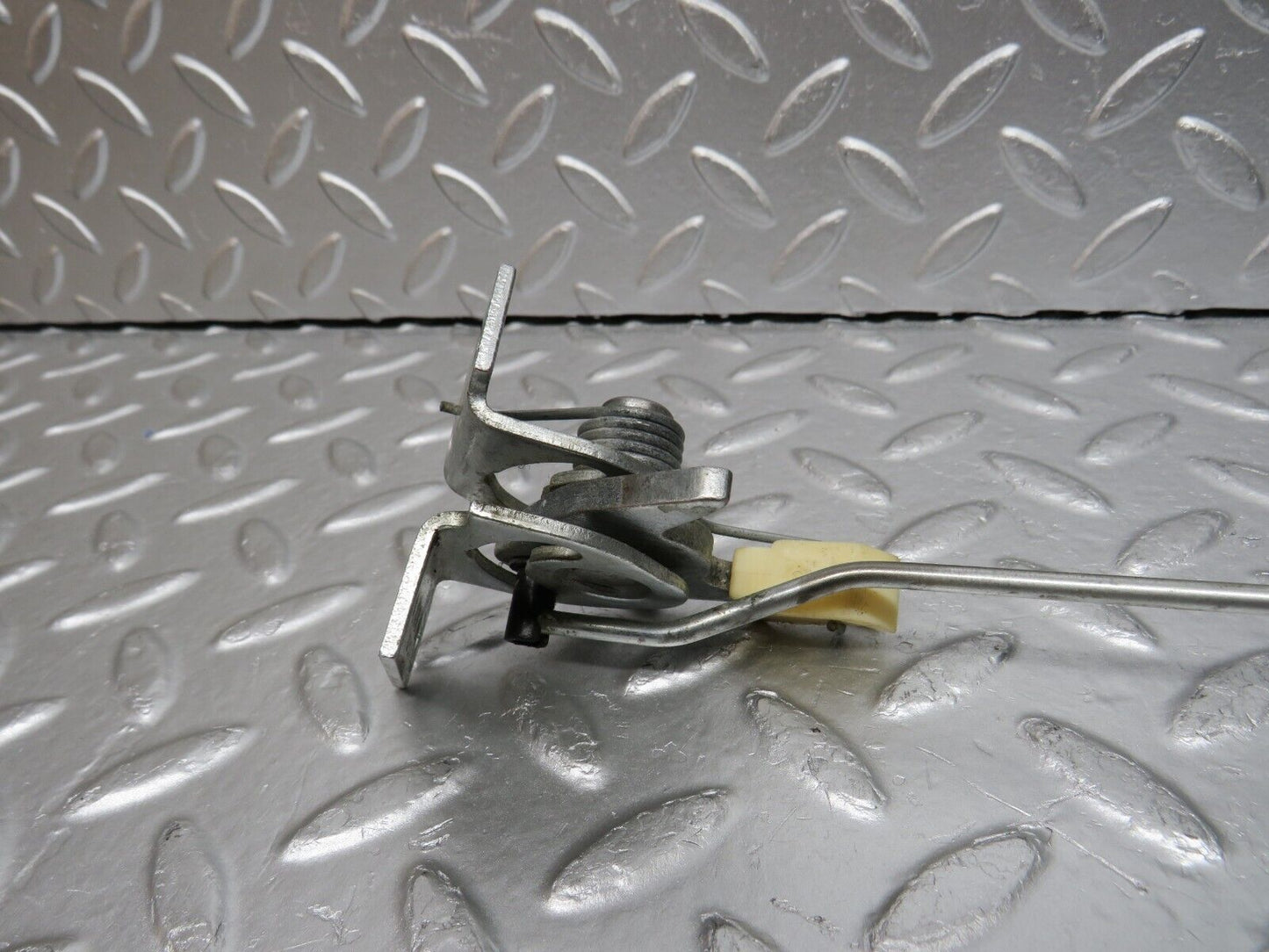 31408 Mercedes-Benz S124 220TE Wagon Rear Right Seat Bench Locking Mechanism
