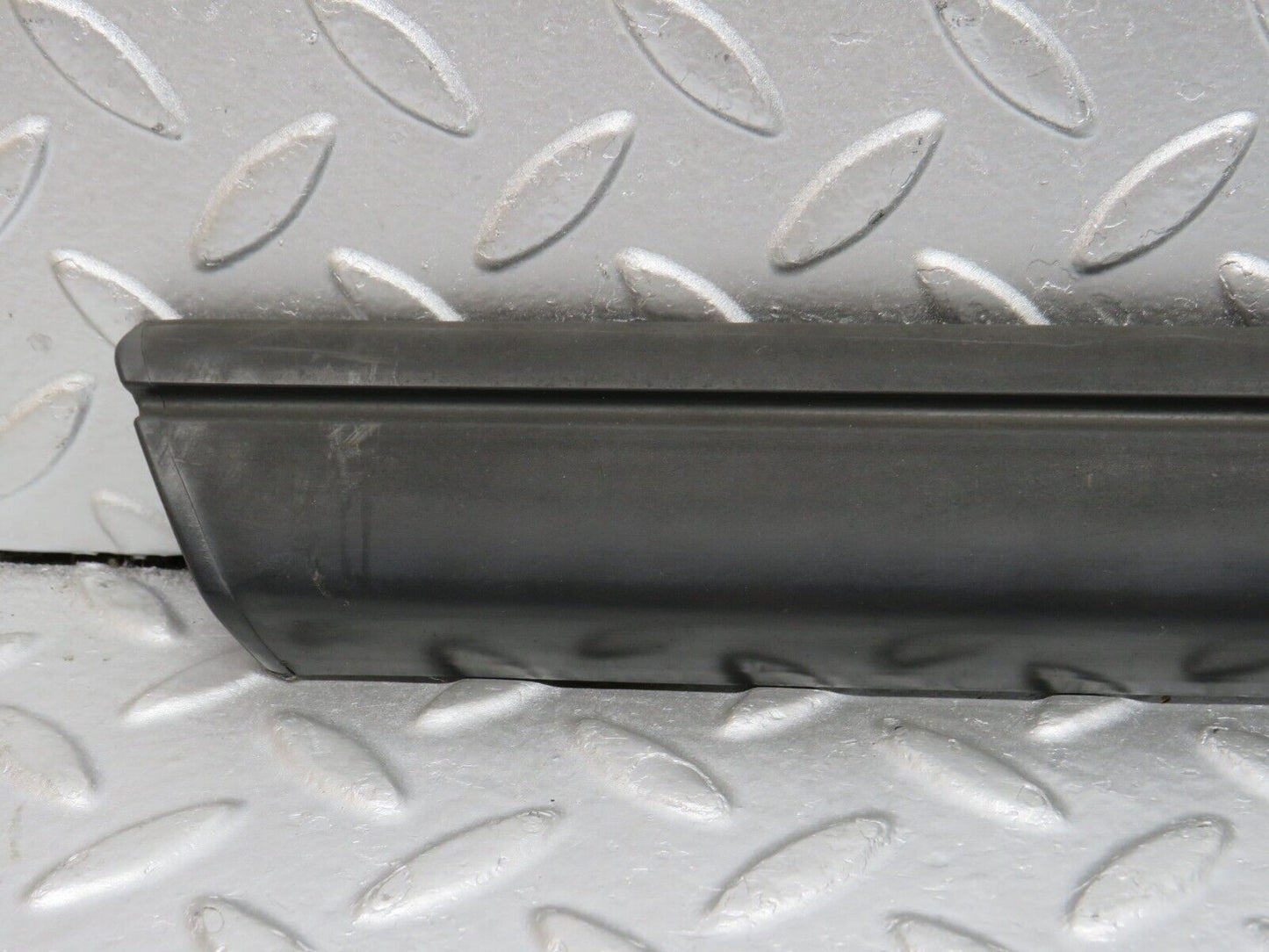 33957 Mercedes-Benz W124 260E Rear Right Door Centre Moulding Trim