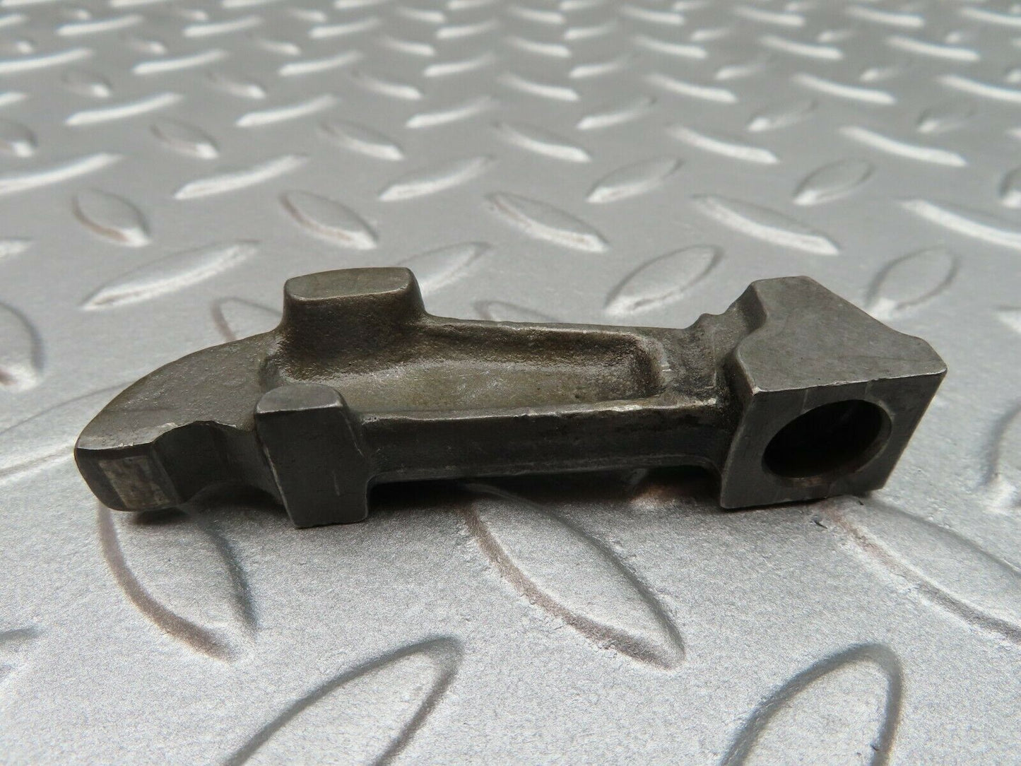 3532 Mercedes-Benz W108 280SE Valve Rocker Arm With Retaining Spring