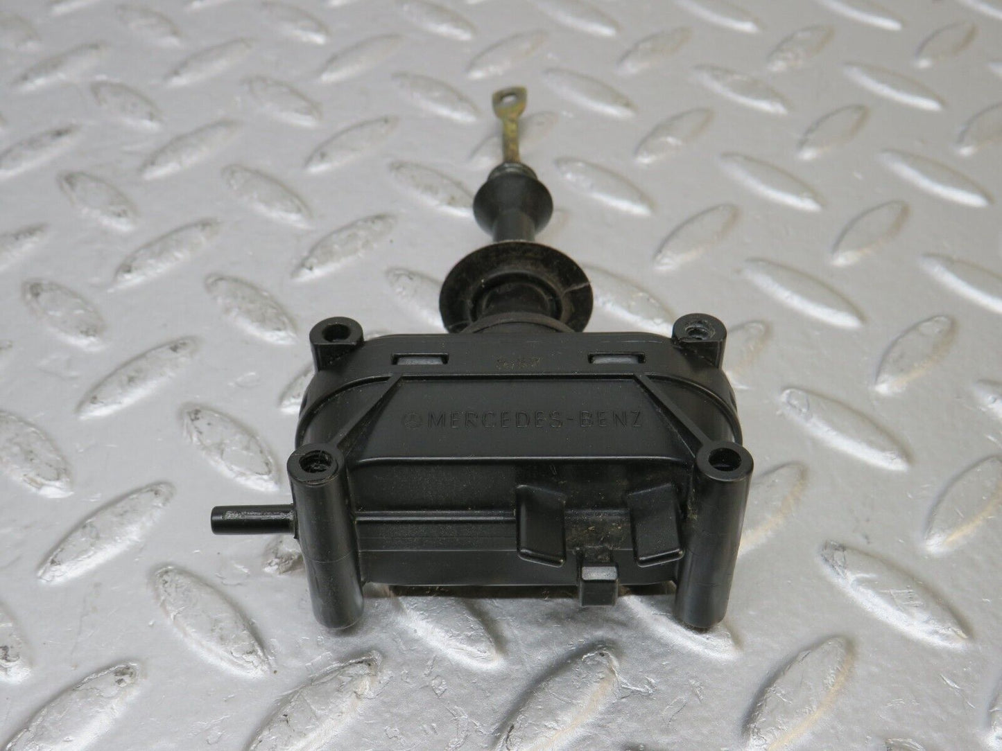 33904 Mercedes-Benz W124 260E Door Lock Vacuum Actuator Rear Right