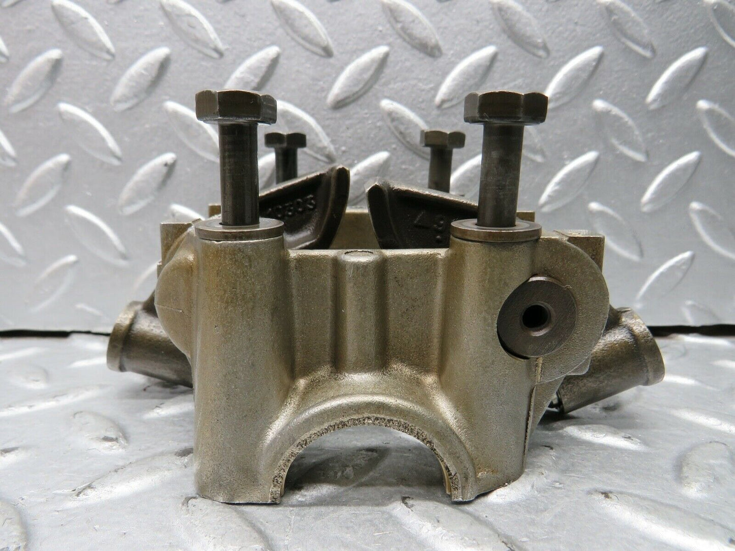 21739 Mercedes-Benz W126 300SE Rocker Arms Camshaft Bearing Block 1030510110
