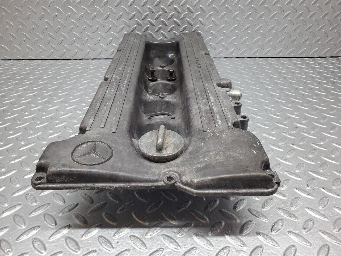 45437 Mercedes-Benz 280E M110.988 Cylinder Head Valve Cover 1100160905