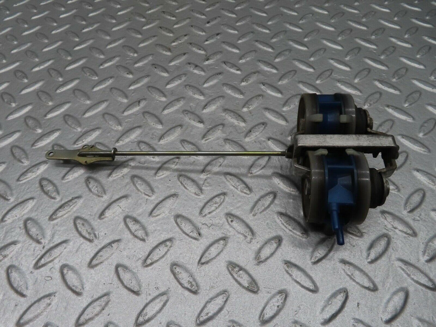 14288 Mercedes-Benz W116 350SE Front Left Door Lock Vacuum Actuator