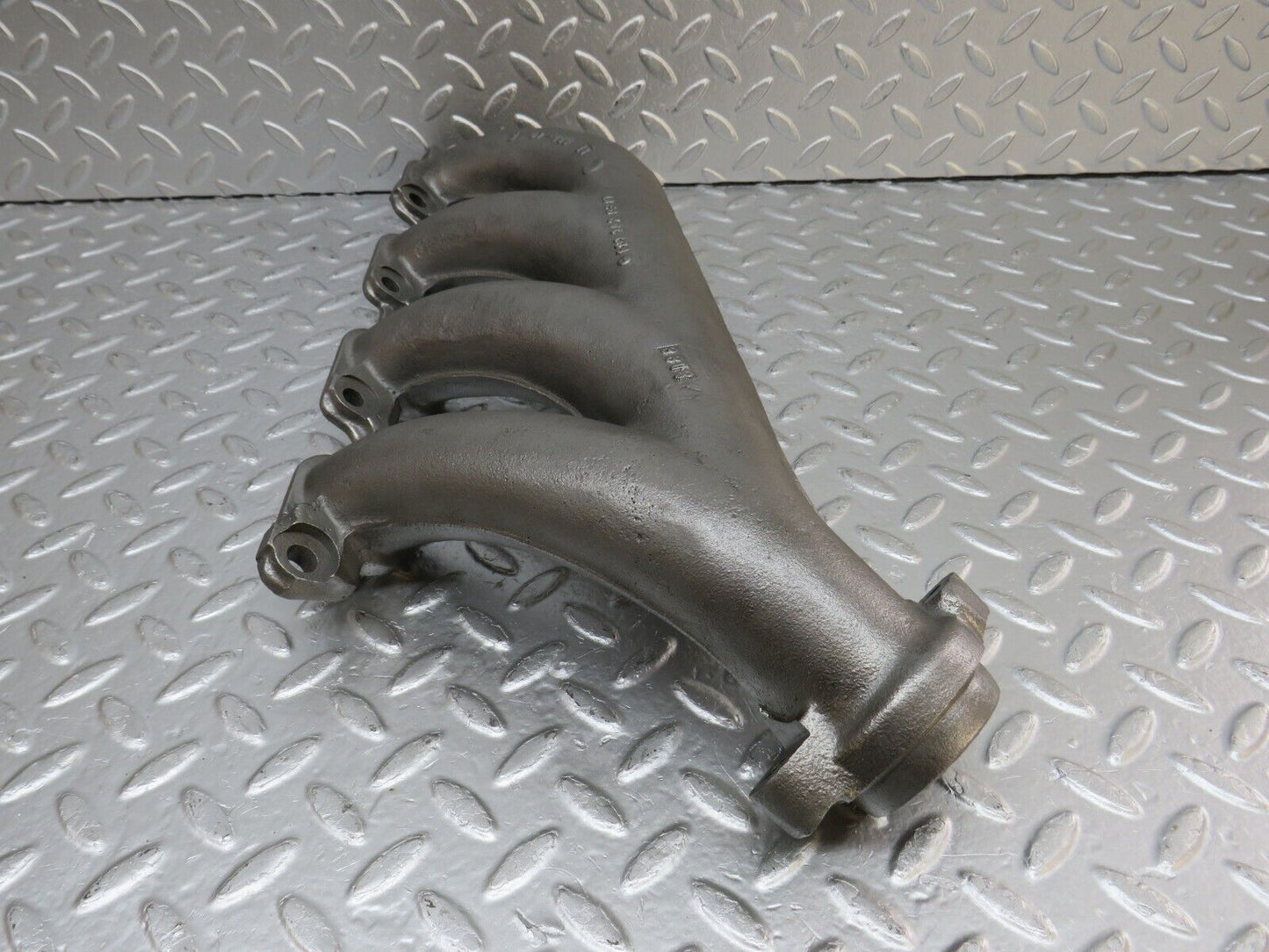 33052 Mercedes-Benz W124 200D OM601 Exhaust Manifold 6011420301