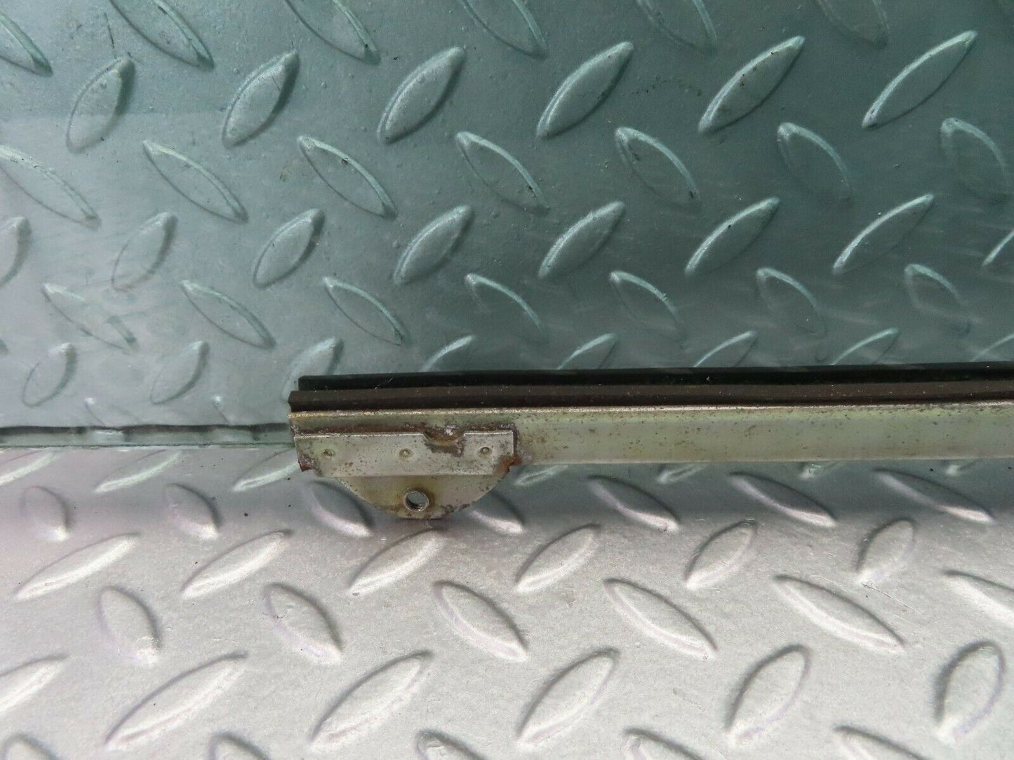 7887 Mercedes-Benz W115 220D Rear Right Door Window Glass