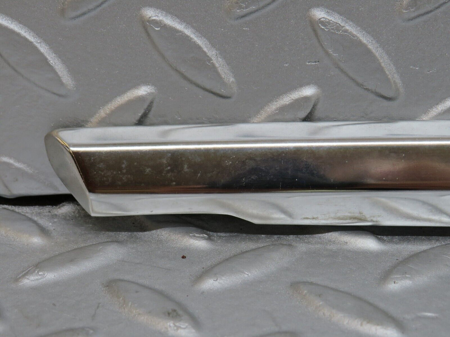 36292 Mercedes-Benz W126 420SE Front Right Door Chrome Moulding Trim