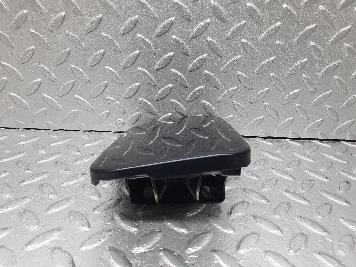 41934 Mercedes-Benz W202 C200 Fuel Tank Flap Cap 2015842939
