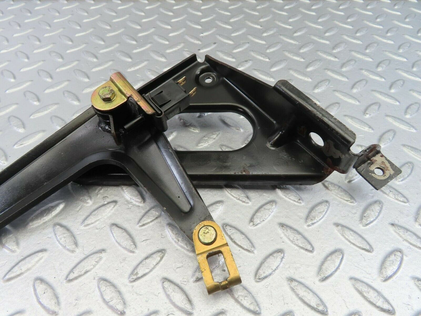 10864 Mercedes-Benz W123 230E Handbrake