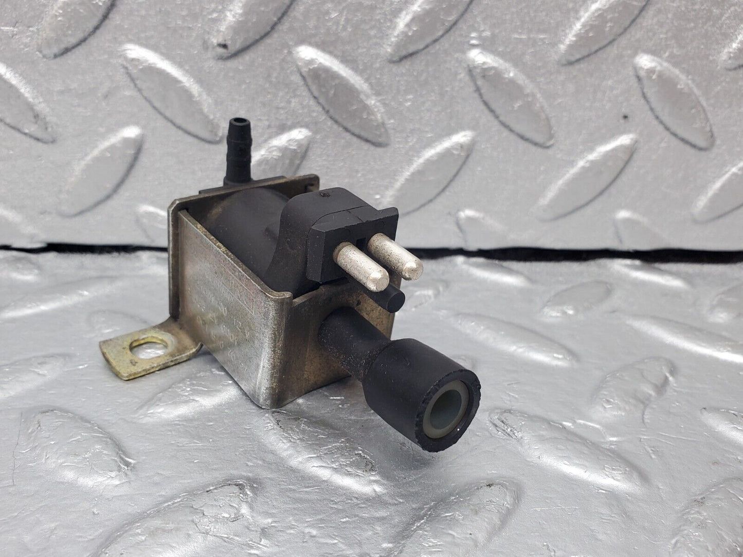 45540 Mercedes-Benz W126 420SE Vacuum Control Valve Pierburg 0015407097 7.21071.00